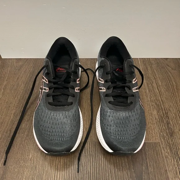 ASICS Black and Gray Running Shoes - Picture 2 of 7